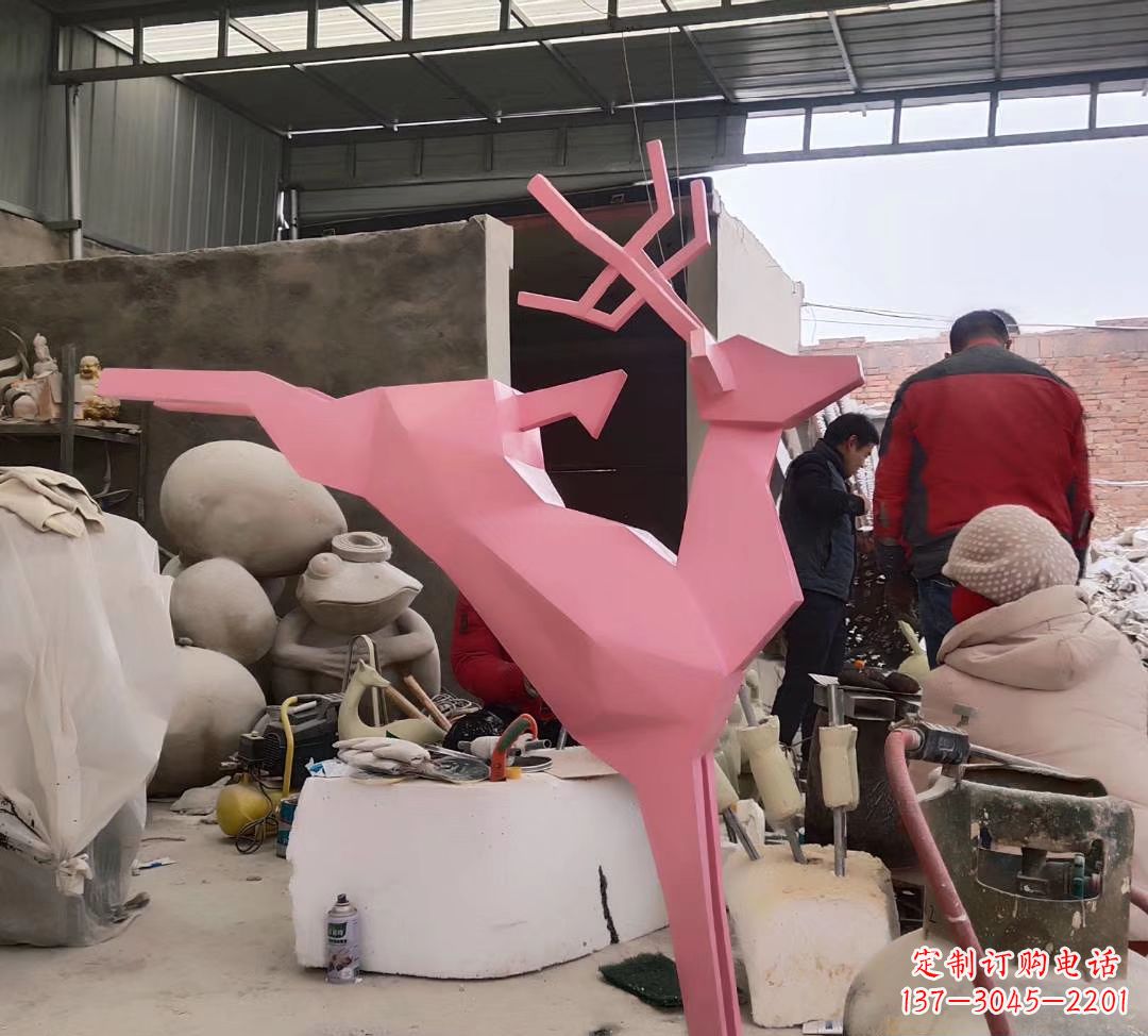 杭州不锈钢彩绘小鹿雕塑艺术与美感的完美结合
