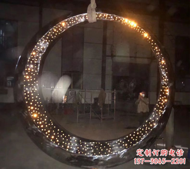 杭州不锈钢发光月亮雕塑1
