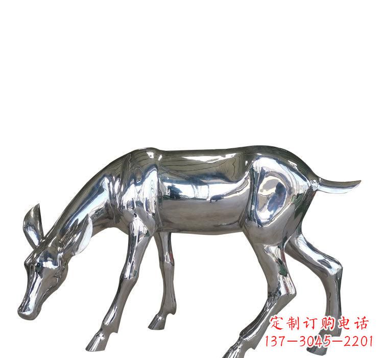杭州不锈钢公园草坪上的鹿雕塑——让美景更加完美