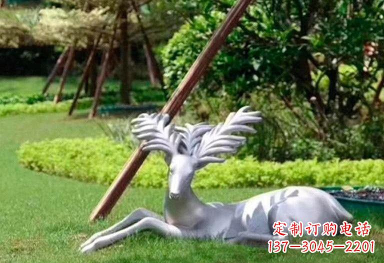 杭州不锈钢公园大角鹿雕塑精致而美丽