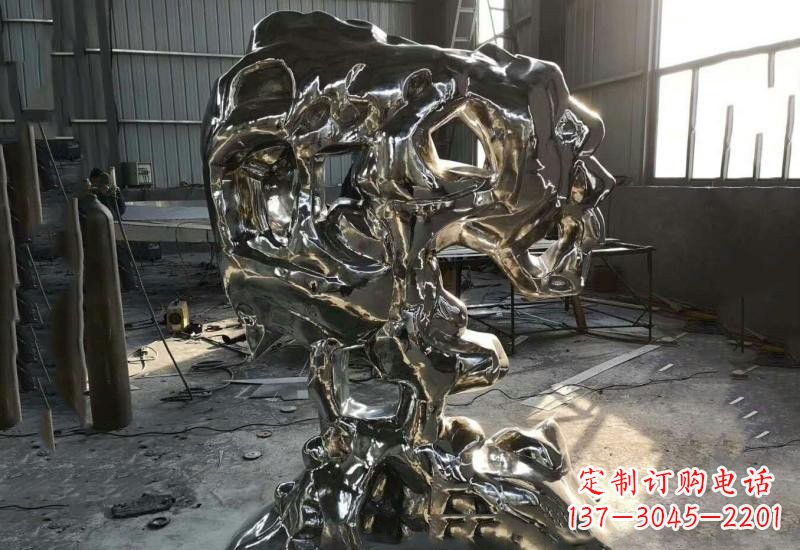 杭州太湖石雕塑不锈钢公园的镜面之美