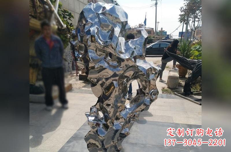 杭州太湖石雕塑——点缀不锈钢公园
