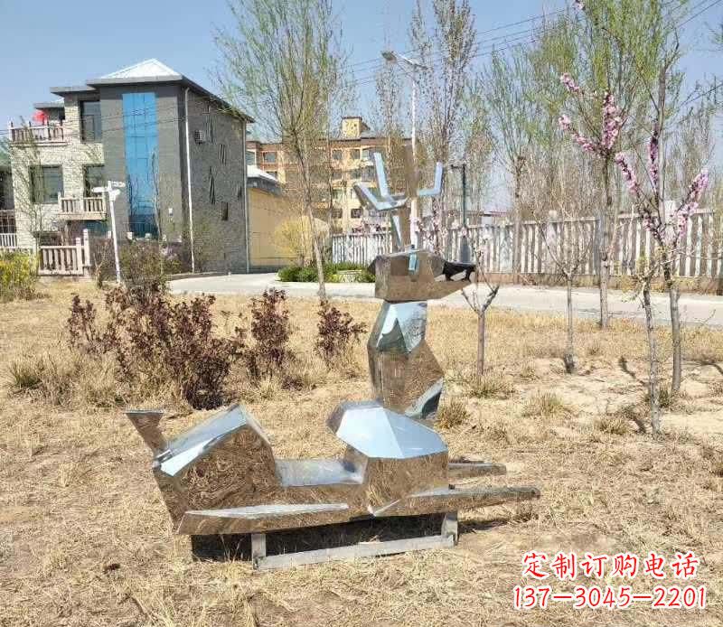 杭州不锈钢公园小鹿雕塑给公园带来温馨气息