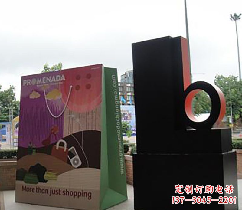 杭州不锈钢购物袋雕塑为公园带来现代风格