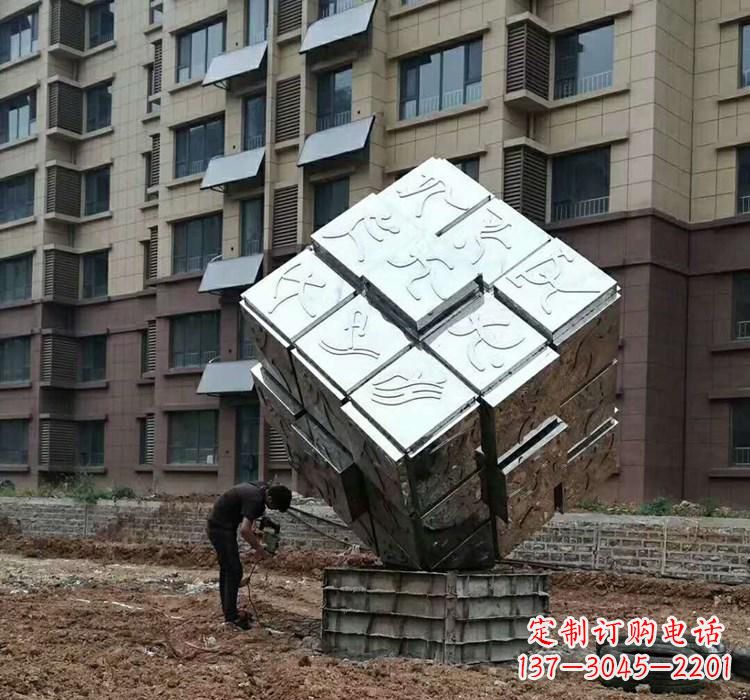杭州不锈钢景观魔方雕塑——现代科技的精妙结合