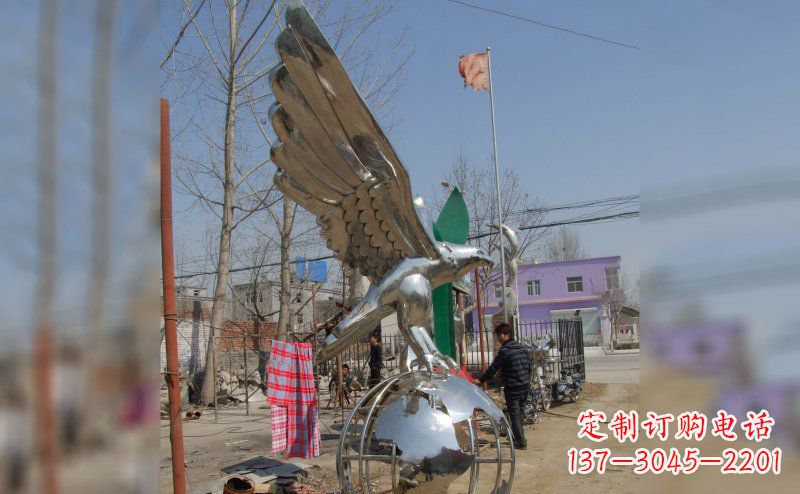杭州不锈钢老鹰雕塑象征力量与美丽