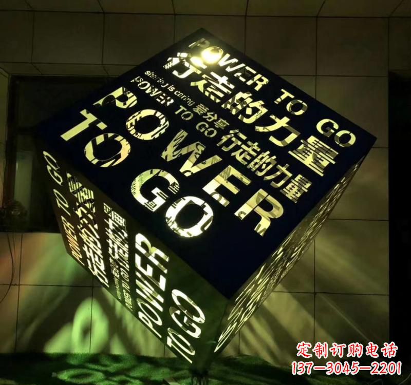 杭州不锈钢材质的魔方雕塑精致的艺术设计