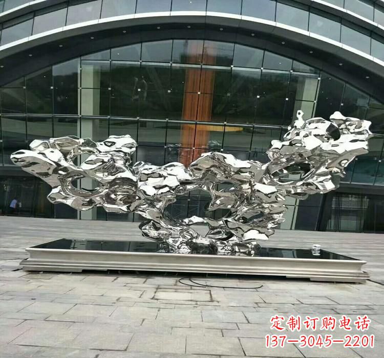 杭州灵动的太湖石雕塑