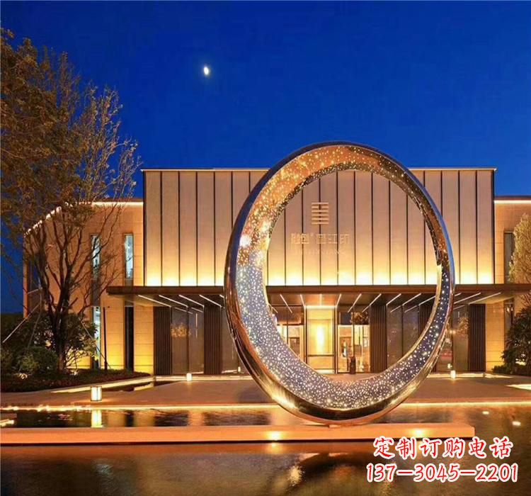 杭州不锈钢圆环雕塑给空间增添无限美感