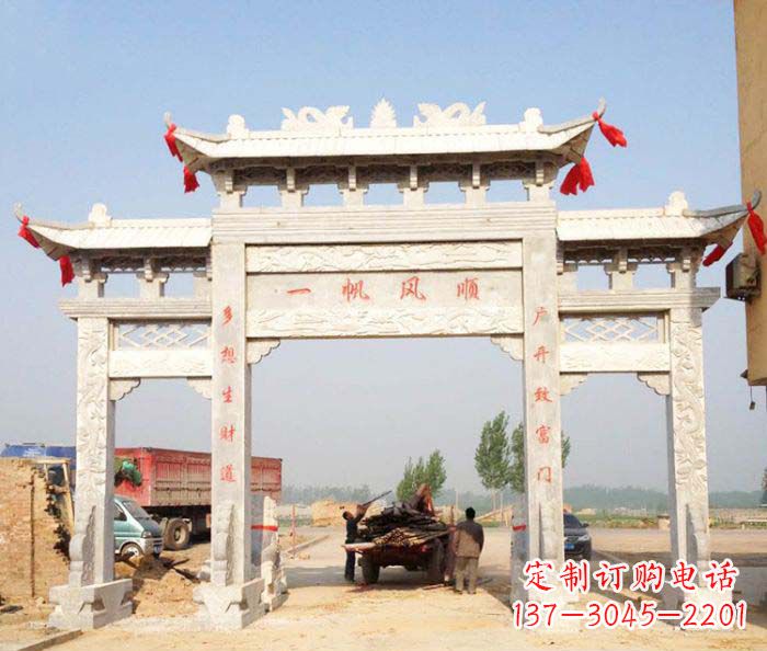 杭州村庄大理石三门牌坊石雕。