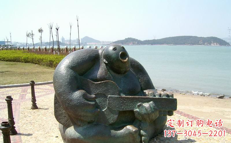 杭州音乐驻足,公园弹吉他铜雕
