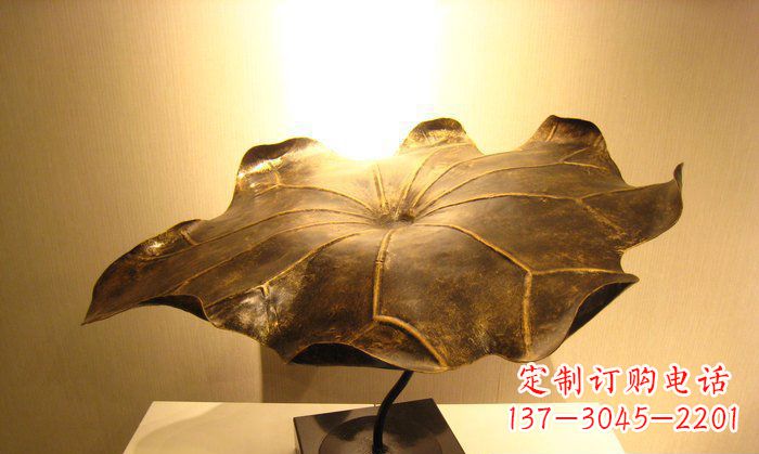 杭州深受人们喜爱的铜雕荷叶雕塑,由贵金属精铸…