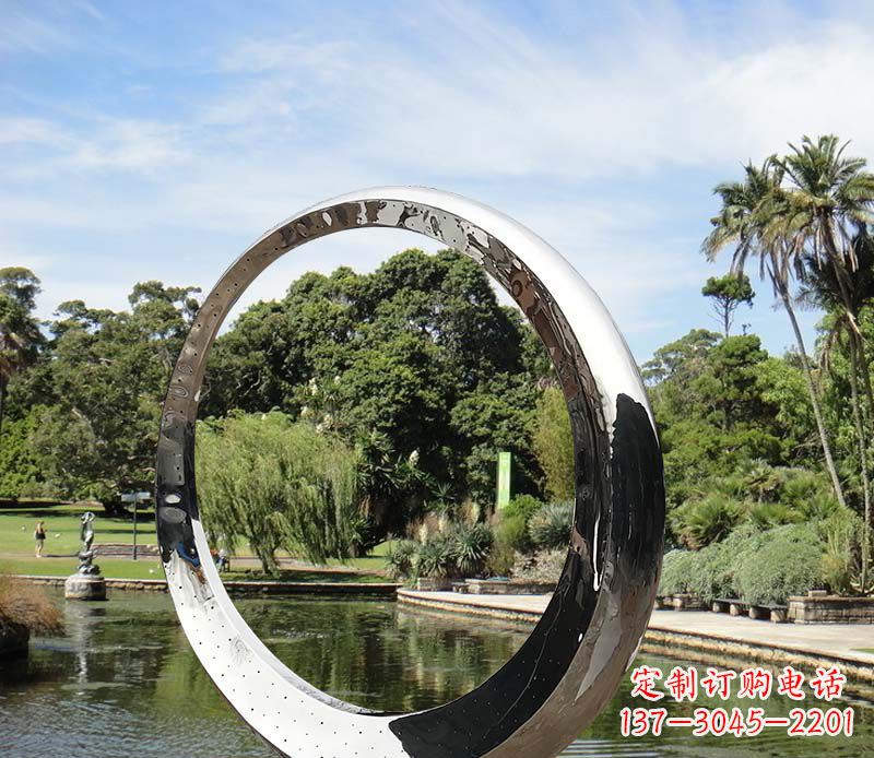 杭州水景不锈钢镜面圆环雕塑