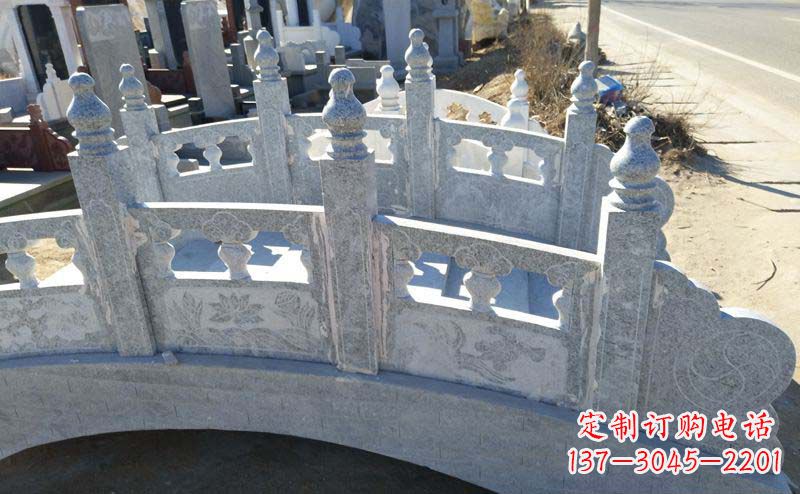 杭州小区公园大理石拱桥