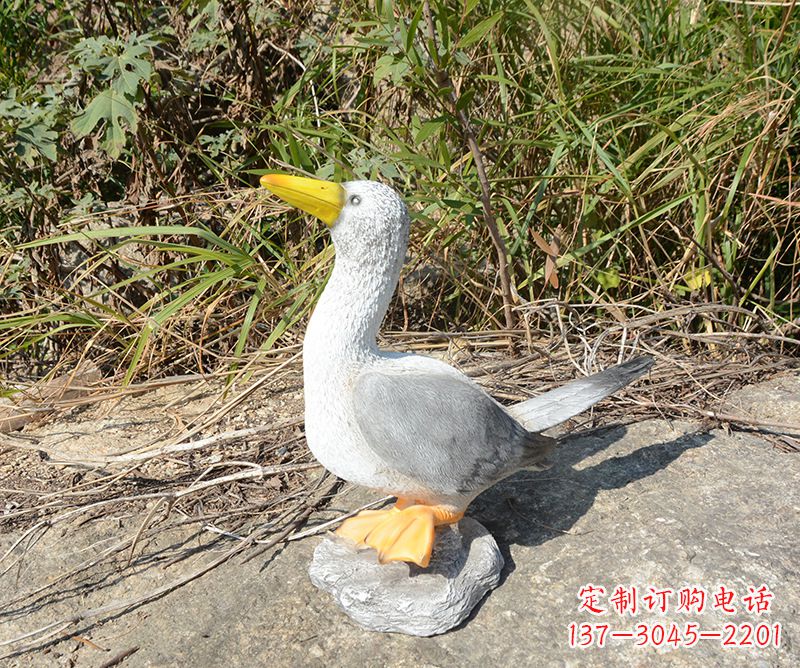 杭州学校雕塑和平鸽